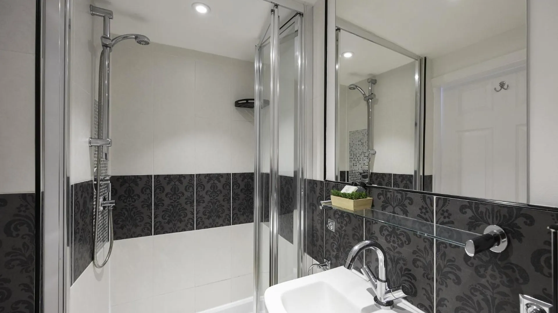 Upper Rock Brighton - Guest House