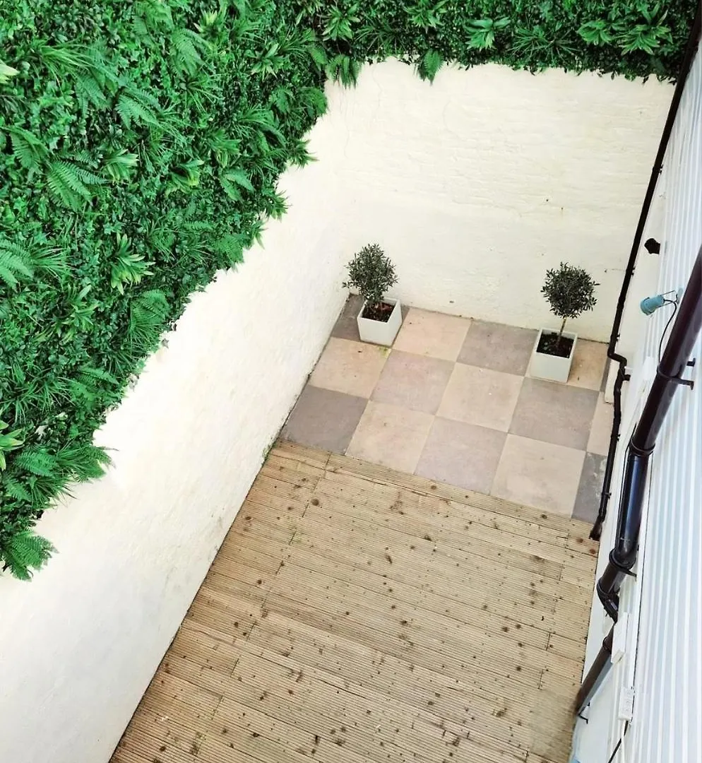 Upper Rock Brighton - Guest House